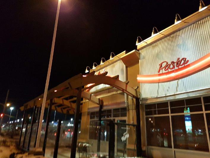 Exterior lighting at a Boston Pizza restaurant